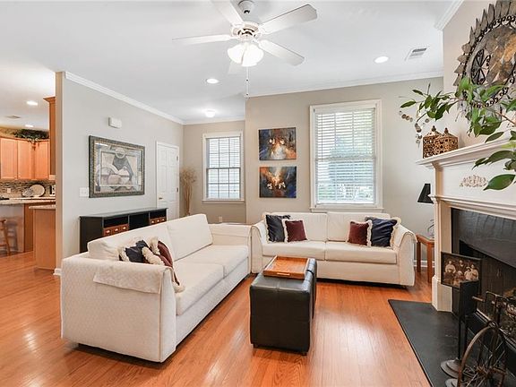 4th image of 737 Gardenside Cir SE