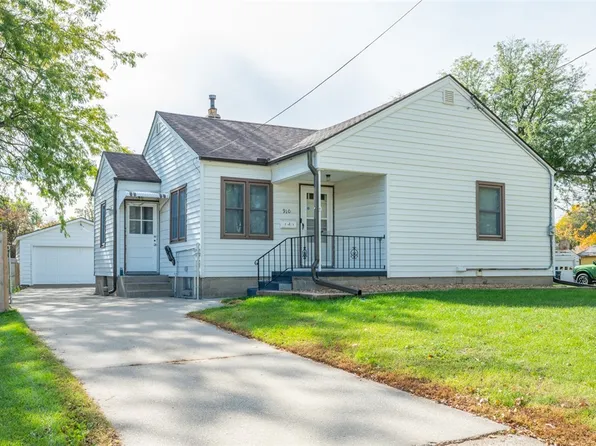 910 Rose Ave, Des Moines, IA 50315