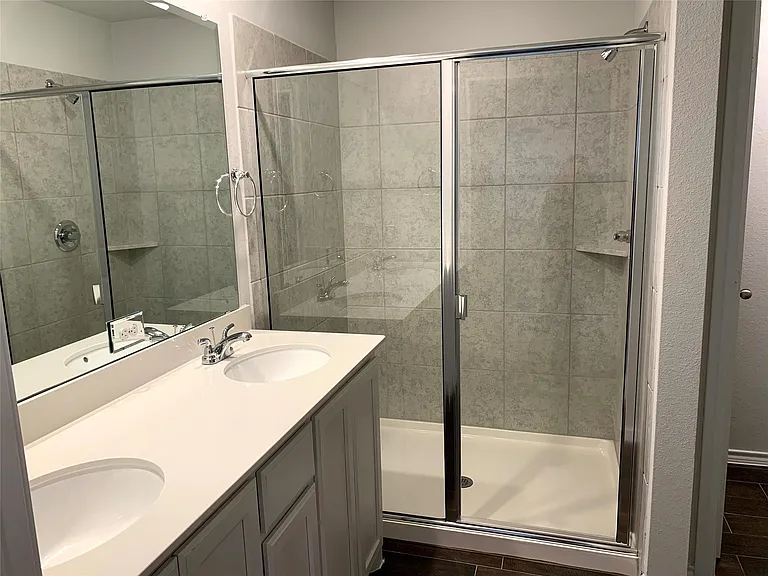 407 Milverton Dr — Photo 17
