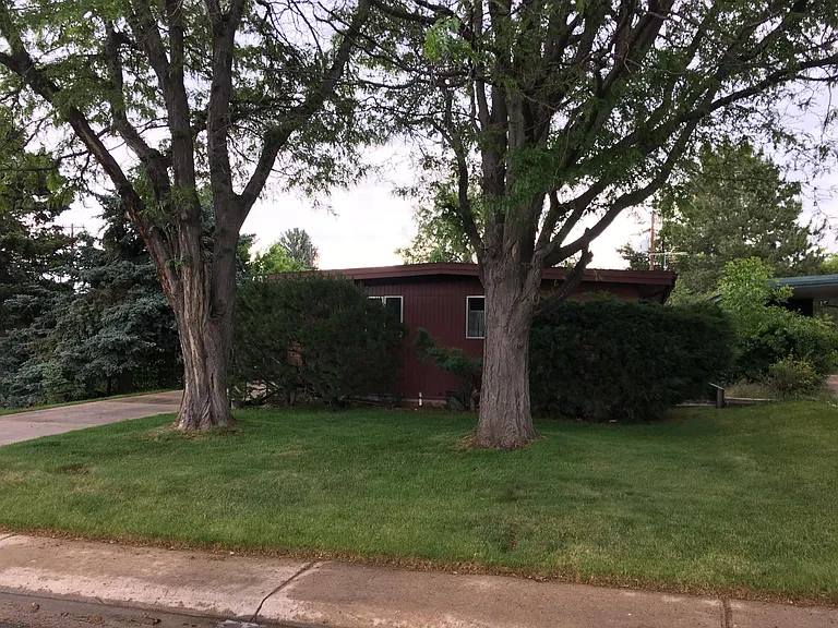 1520 S Grape St — Photo 11