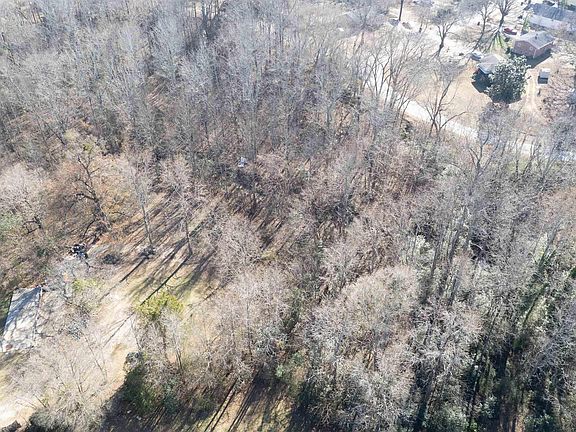 5th image of 121 Woodland Cir