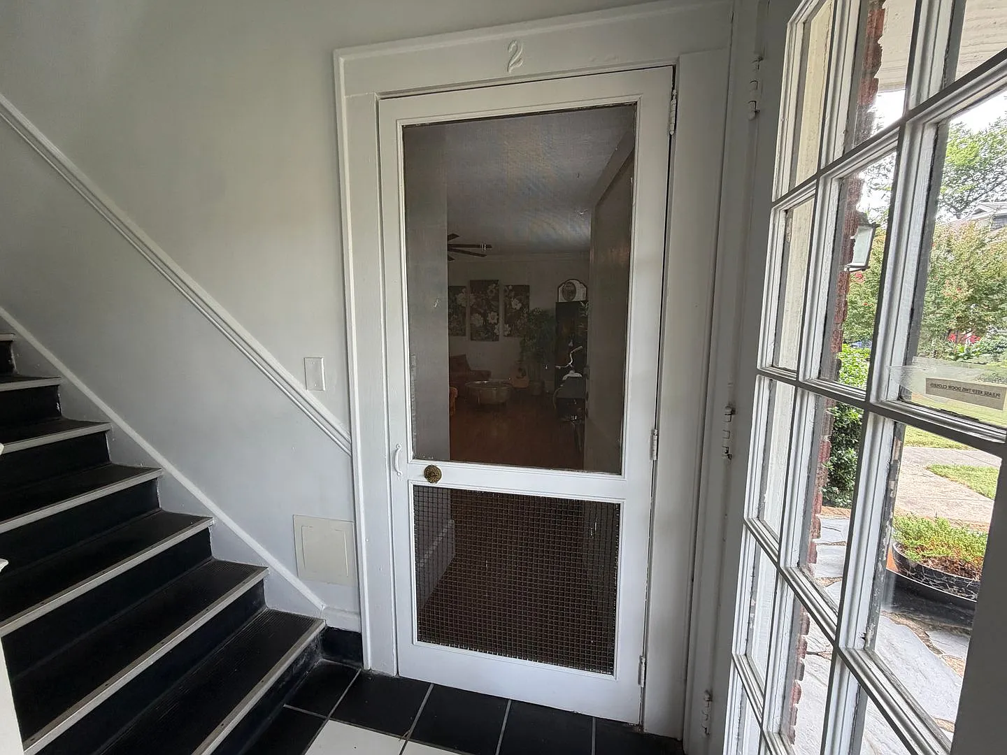 1-Bedroom Condo in Elizabeth Furnished Option Available! — Photo 2