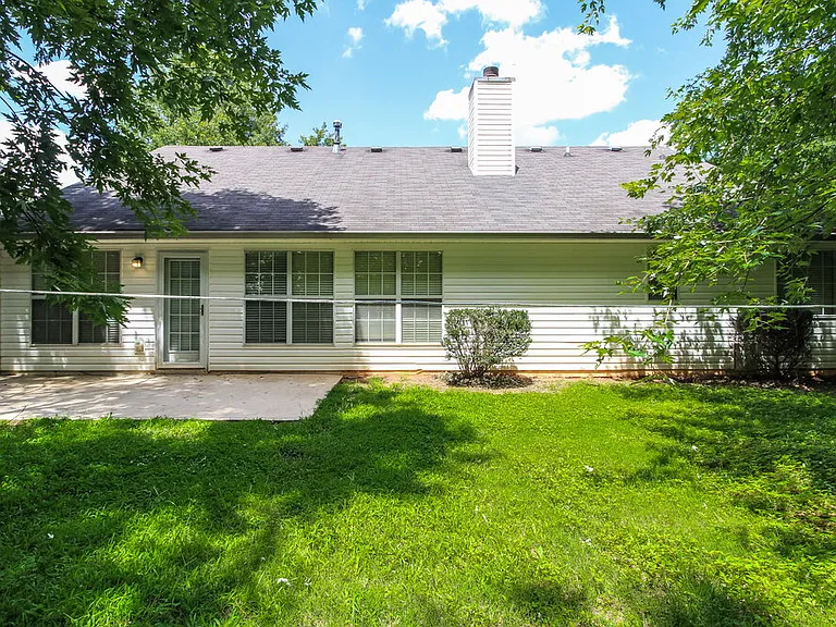 5729 Lakeview Cir — Photo 24