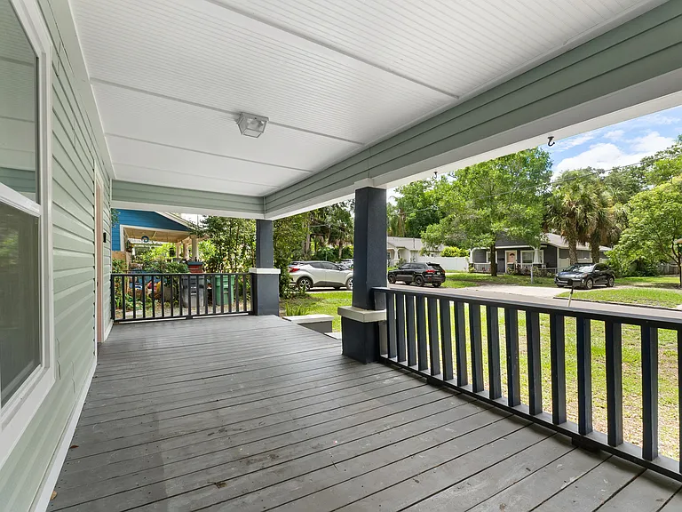 210 E Cluster Ave — Photo 2