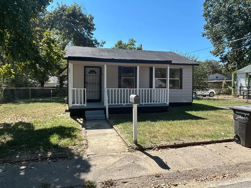 207 Roosevelt Rd