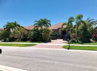 933 SW Grand Reserves Blvd, Port Saint Lucie, FL 34986