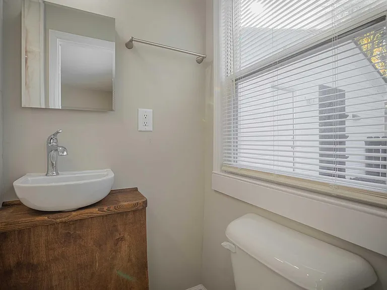 230 Habersham Dr — Photo 2