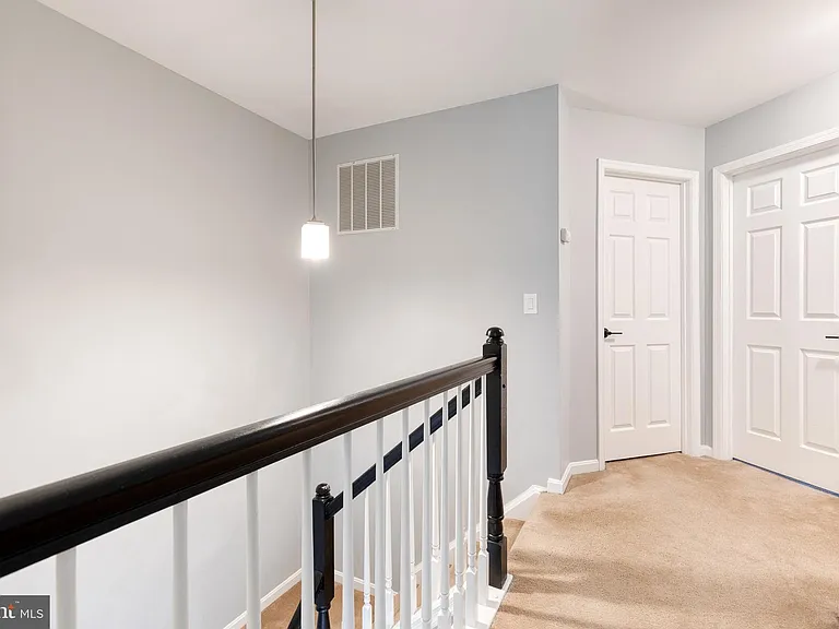 708 Leister Dr — Photo 21