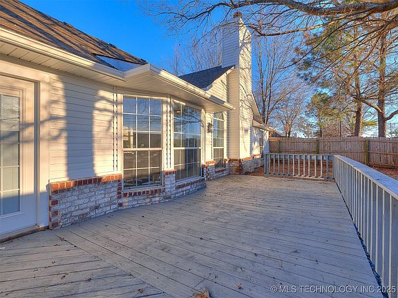 5th image of 26520 Arrowood Dr