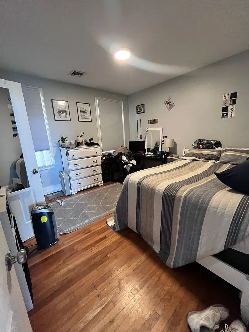 Large 5 Bed / 2.5 Bath Mission Hill Apartment w/ In-Unit Laundry — Photo 1