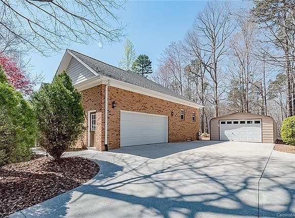 4th image of 127 Bargate Dr