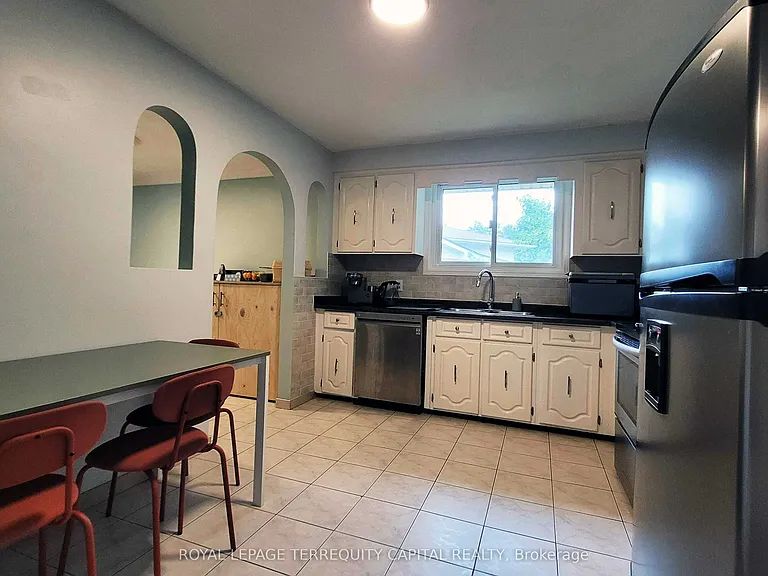 16 Mayfair Ct — Photo 6