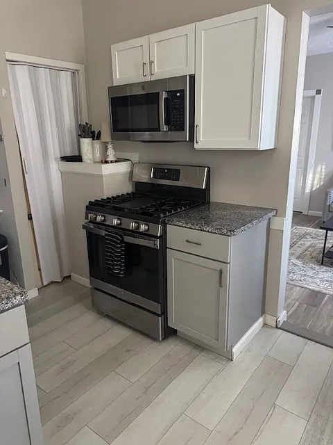 Building Photo - 4511 Bridge Ave #1