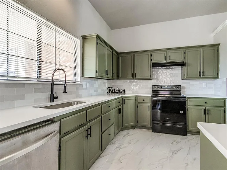 13300 S Robinson Ave — Photo 7