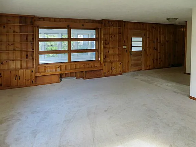 544 Clarion Ave photo 1
