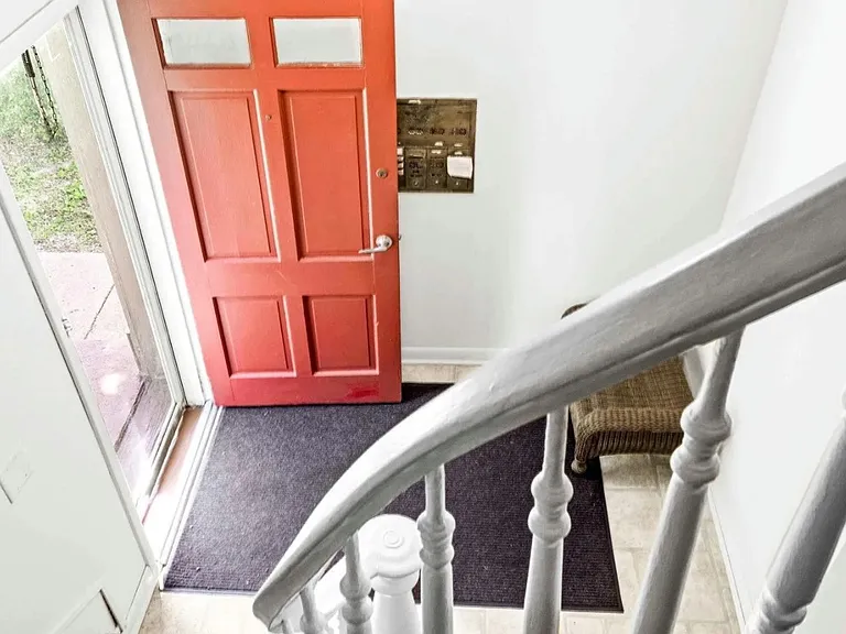 410 E Grove St — Photo 18