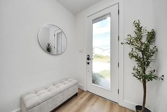 3 bed, 3.5 bath, 2112 sqft, $2,800 — Photo 3
