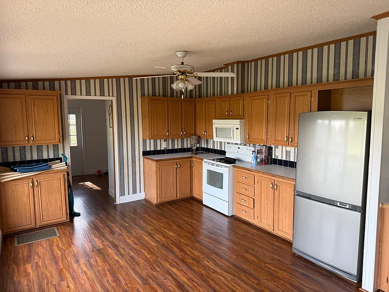 3704 US Highway 264 E — Photo 2