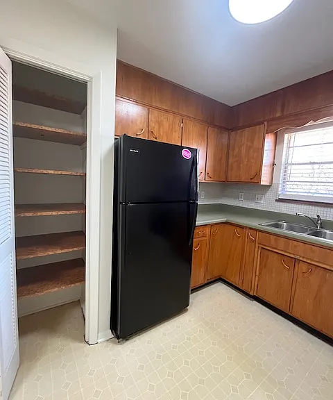 1001 Oglewood Ave NE — Photo 5