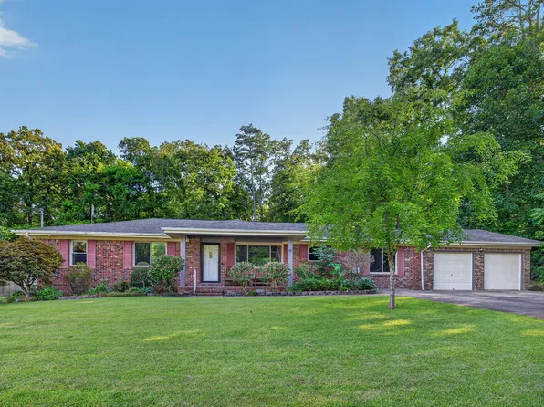 1114 Central Dr, Hixson, TN 37343