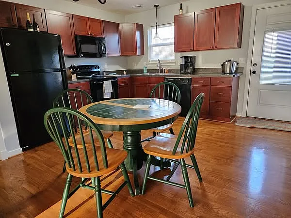 1210 Poets Ct — Photo 2