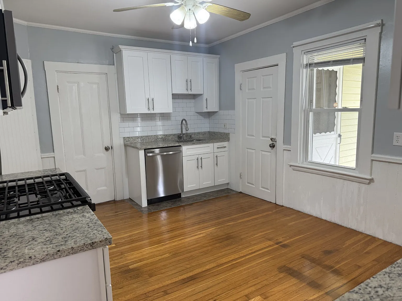 2 bed, 950 sqft, $2,500 — Photo 3