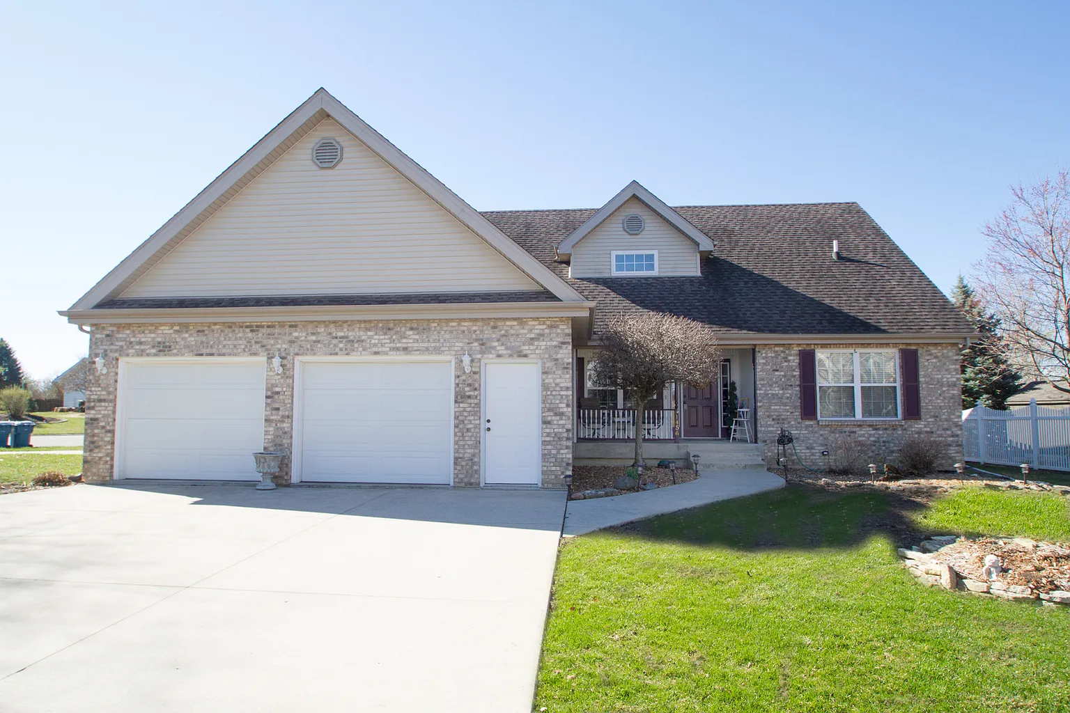1456 Stratford Dr W photo 1