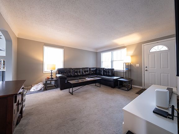 3rd image of 5006 6th St NE