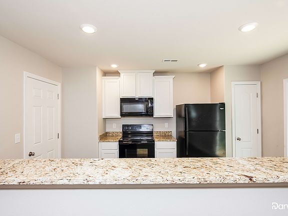3rd image of 936 Joselynn Dr
