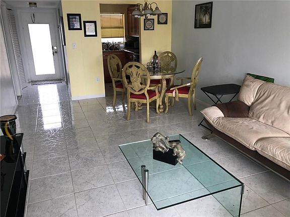 5th image of 8950 NE Sunrise Lakes Boulevard #208
