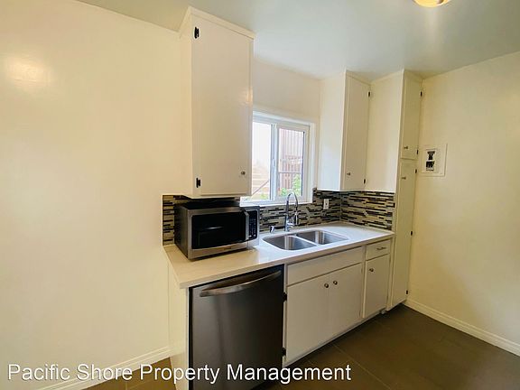 3rd image of 1321 Barry Ave APT 1