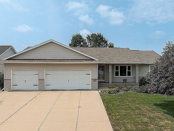 1st image of 100 S Hill Crest Cir