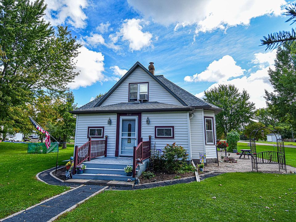 1st image of 202 Melgaard St