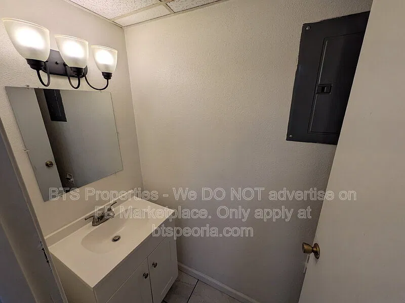 2 bed, 1.5 bath, 872 sqft, $1,000 — Photo 2
