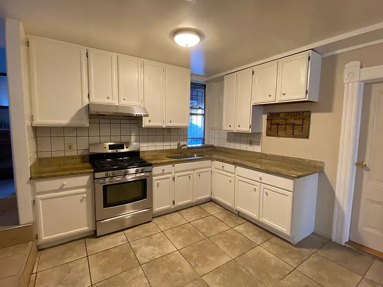 2123 Lincoln Ave — Photo 7