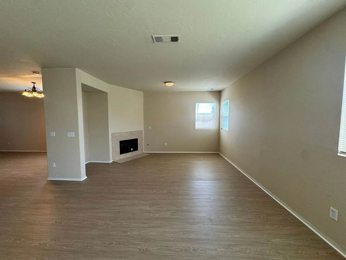 Building Photo - 8221 Crestridge Ct