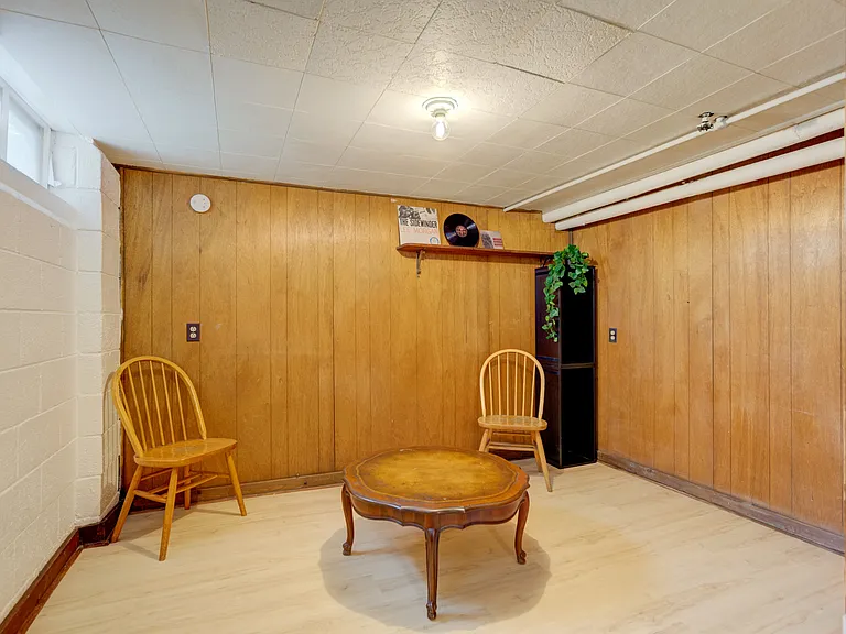 835 Allen St — Photo 32