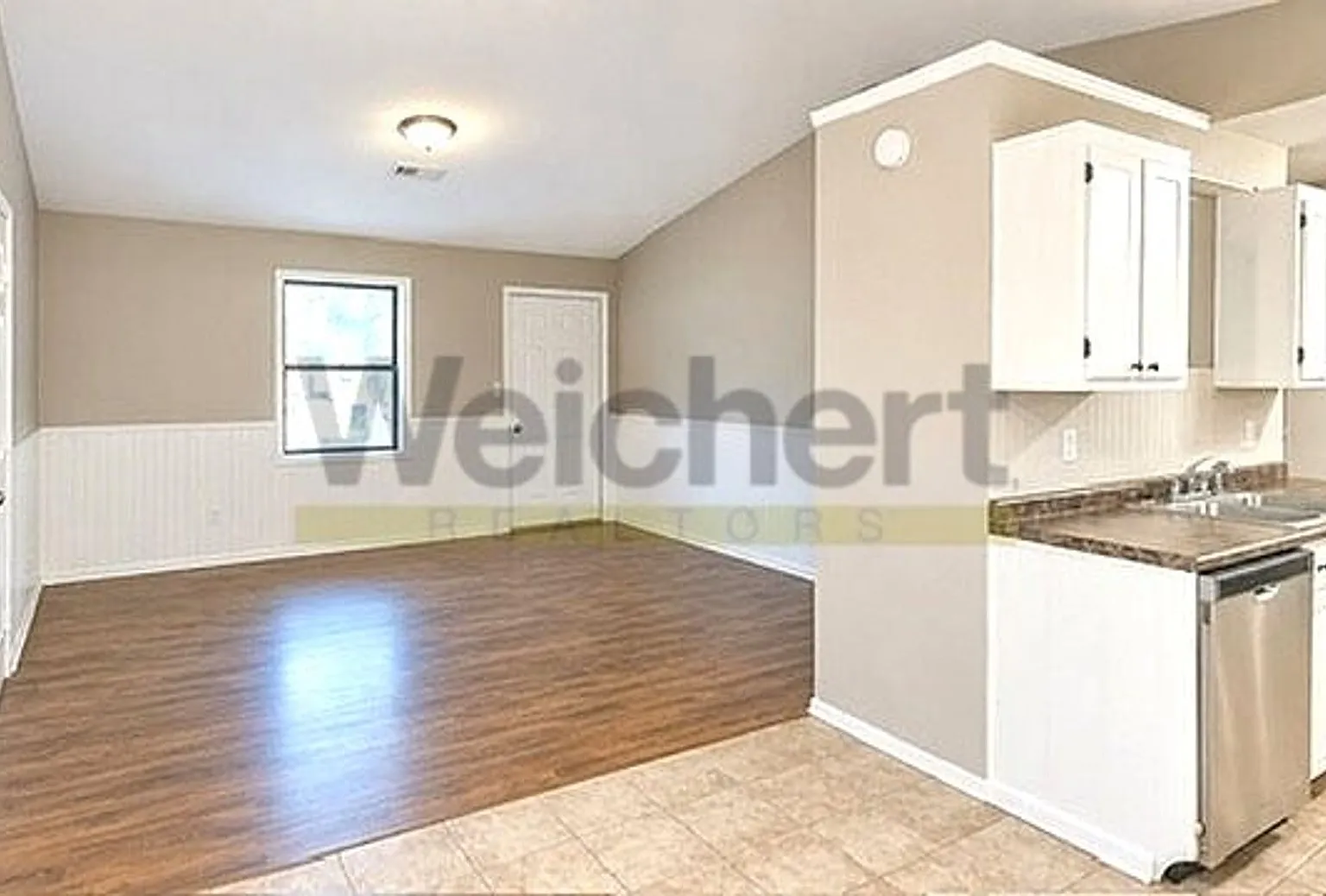 Spacious 4bed/2bath house — Photo 2