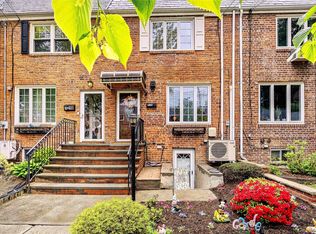 714 160th St, Whitestone, NY 11357