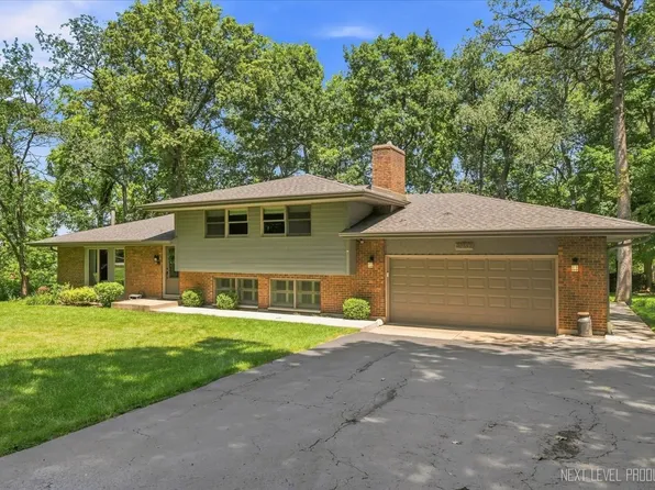 4N621 Deerslayer Dr, Elburn, IL 60119