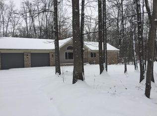 8490 Pineview Lake Dr, Linden, MI 48451
