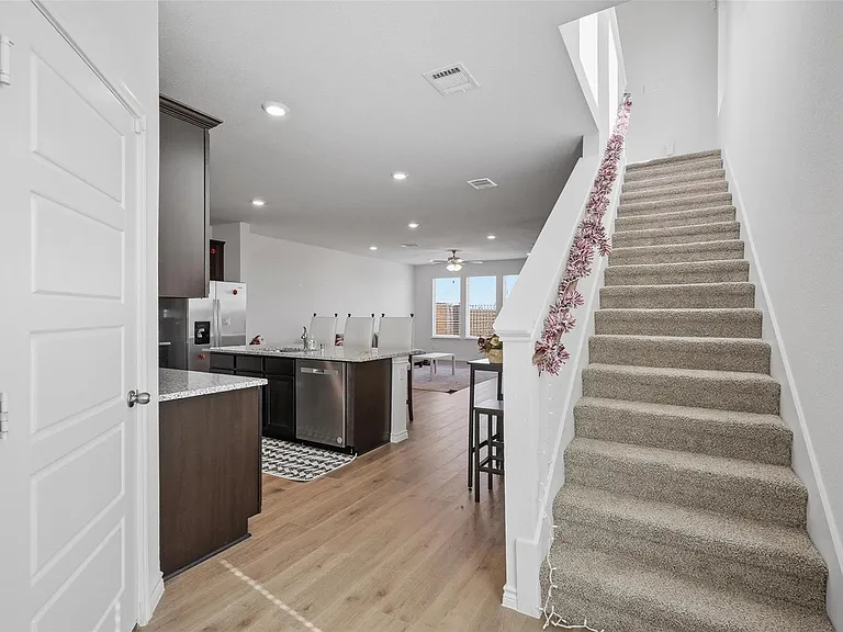 732 Thorn Creek Dr — Photo 14