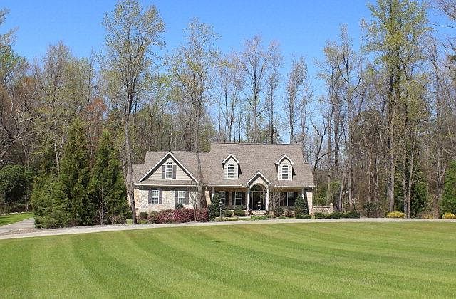 1st image of 205 Ashworth Dr