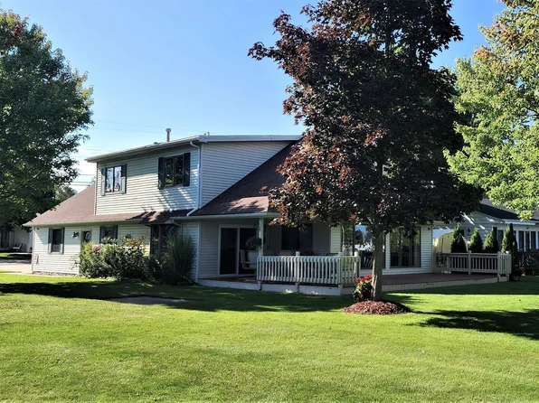 410 Iroquois Ave, Prudenville, MI 48651