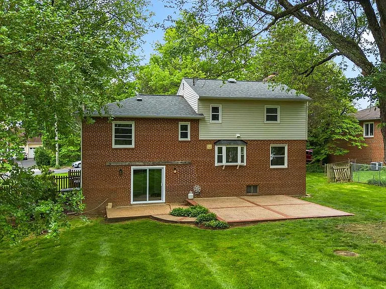 10242 Stratford Ave — Photo 44