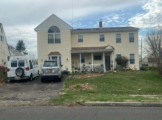 103 Holly Dr, Levittown, PA 19055