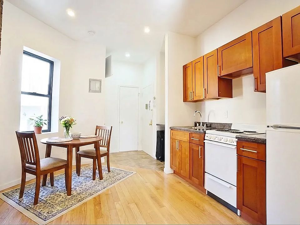 2nd image of 136 E 28th St APT 5RW