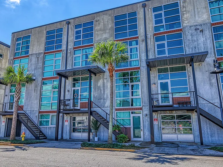 555 Berrien St #555B — Photo 3