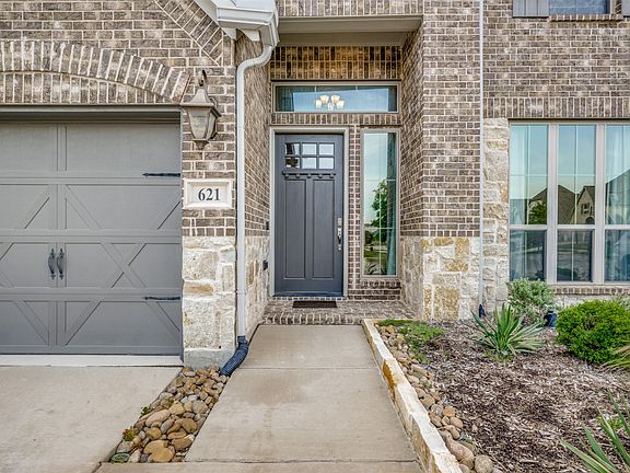 2nd image of 621 Arden Ln