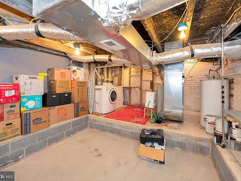 305 Prince Edward St — Photo 43